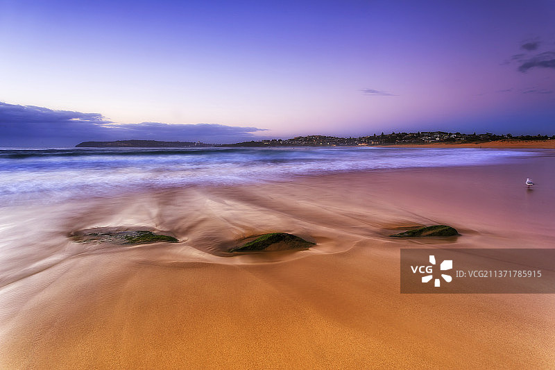 日落时分澳大利亚新南威尔士州南海卷卷海滩的迷人景色图片素材