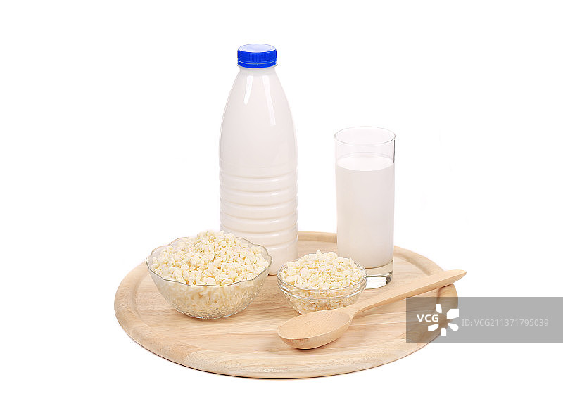 美味的乳制品，白色背景上的乳制品特写，摩尔多瓦图片素材