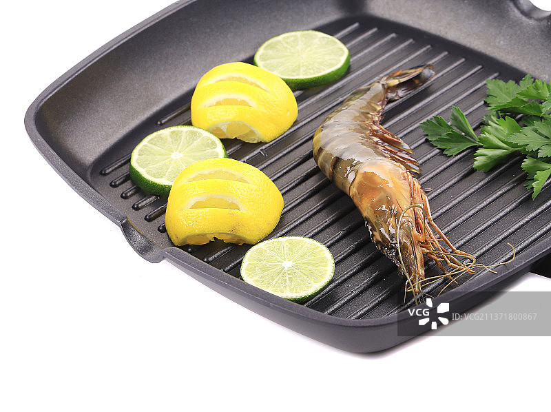 平底锅配虾仁和柠檬片，摩尔多瓦图片素材