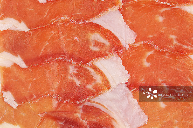 美味的意大利熏火腿切片，橙色切片的完整画面图片素材