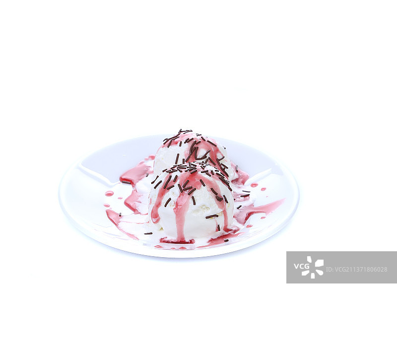 盘子里的冰淇淋，白色背景甜点特写，摩尔多瓦图片素材