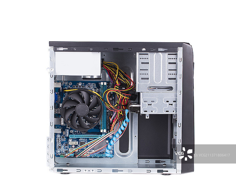 打开的PC电脑机箱，白色背景下的电脑设备特写，摩尔多瓦图片素材