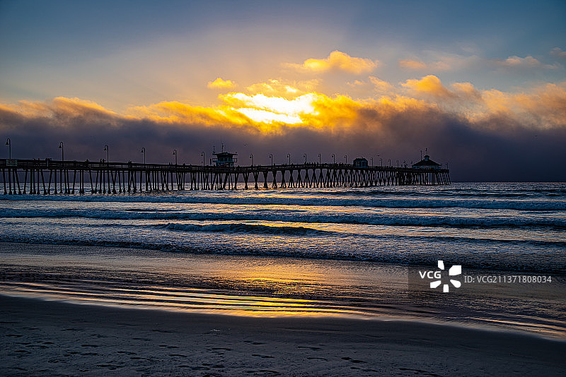 日落时分加利福尼亚州帝国海滩的迷雾景色图片素材