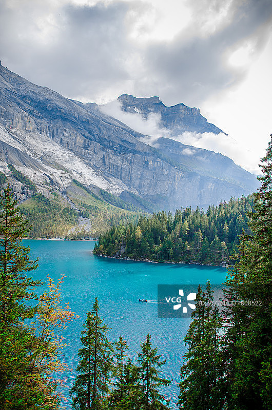 瑞士自然风光：坎德施泰格湖光山色图片素材