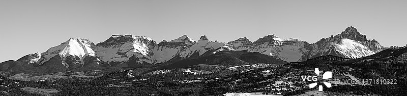 美国科罗拉多州斯内菲尔斯山脉雪山全景图片素材