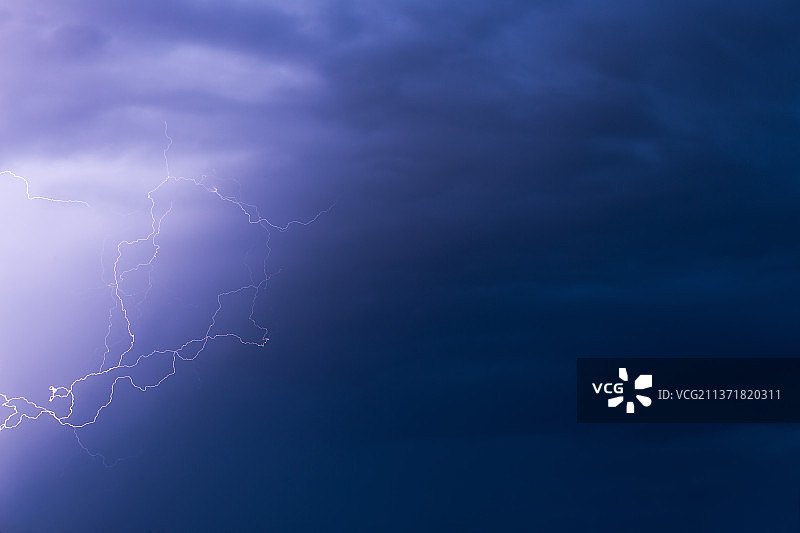 带闪电的雷暴背景图片素材