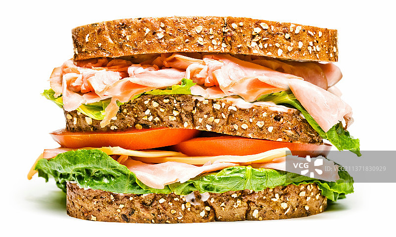 白色背景上的三明治特写图片素材