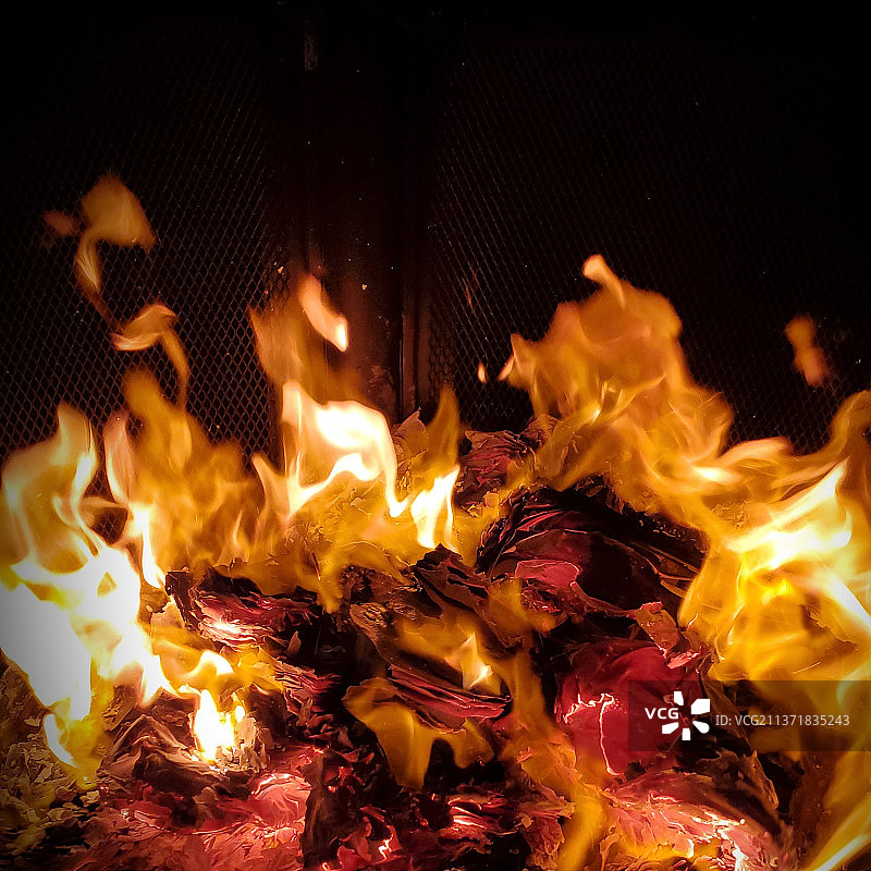 夜晚篝火特写图片素材