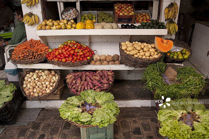 巴西累西腓公共市场的水果摊位图片素材
