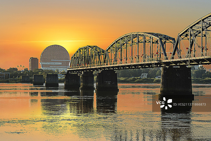 鸭绿江断桥，桥墩图片素材