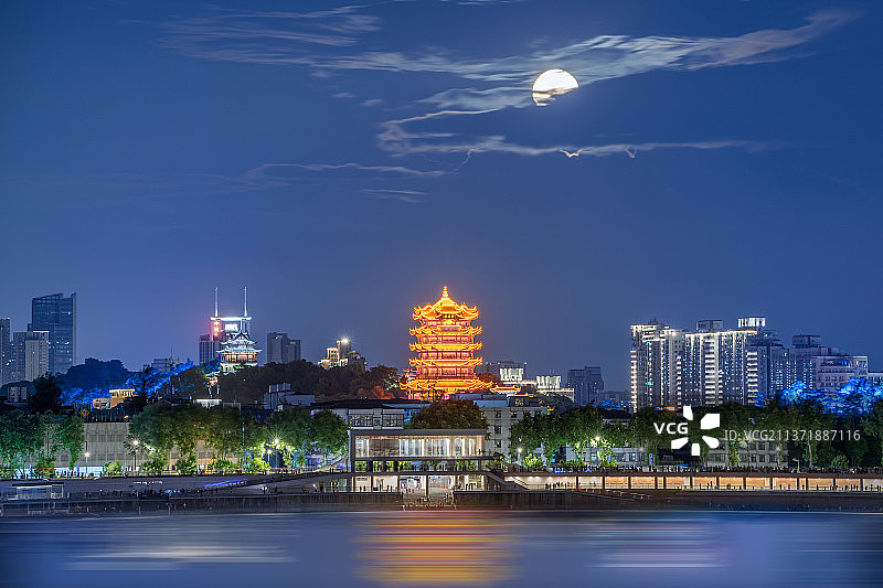 武汉黄鹤楼圆月图片素材
