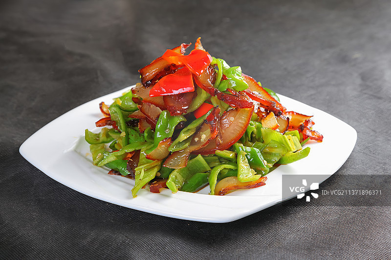 中餐美食-尖椒炒腊肉图片素材