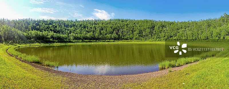 中国内蒙古呼伦贝尔扎兰屯柴河月亮天池图片素材