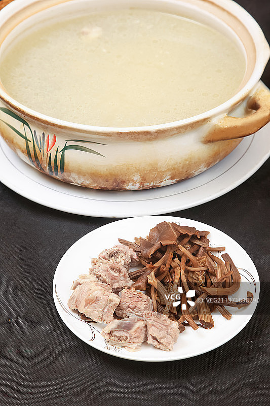 中餐美食-茶树菇炖排骨图片素材