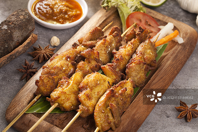 泰国炭烧沙爹鸡肉串图片素材