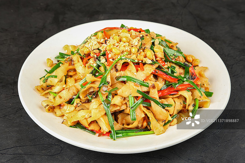 中餐美食-炒刀削面图片素材