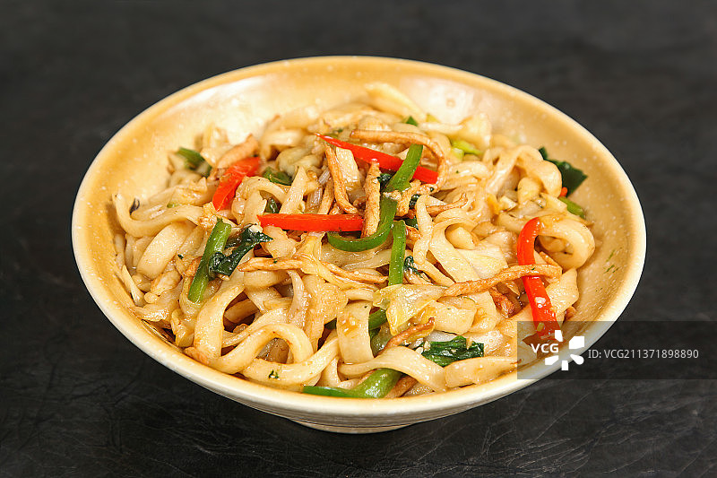 中餐美食-炒刀削面图片素材