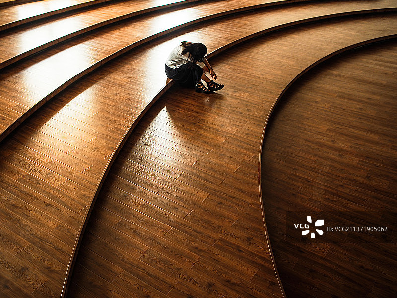 职场 孤单 压力 女性图片素材