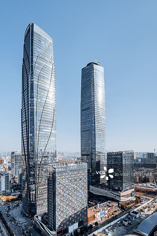 中国云南昆明双子塔和城市天际线风光图片素材