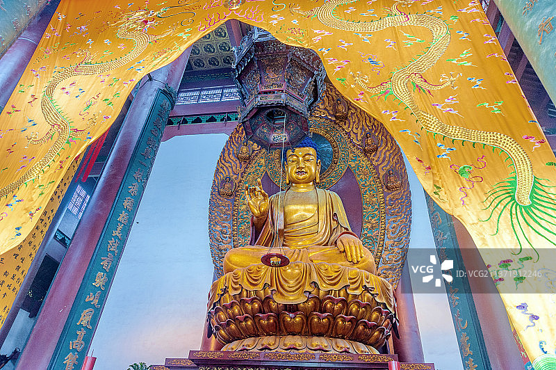 中国浙江省杭州市灵隐寺佛像图片素材