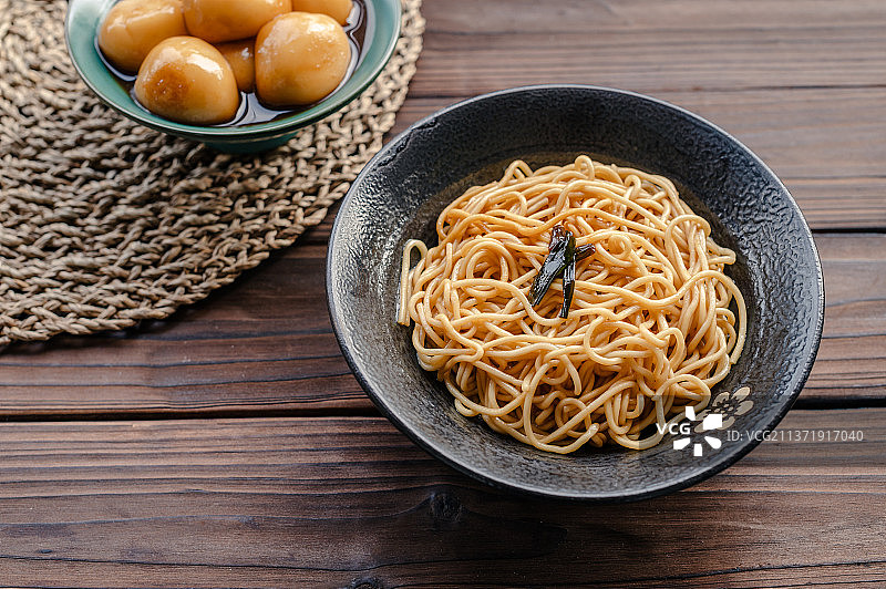 一碗葱油拌面图片素材