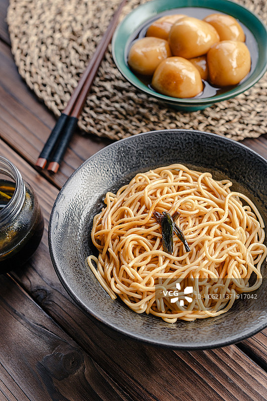 一碗葱油拌面图片素材