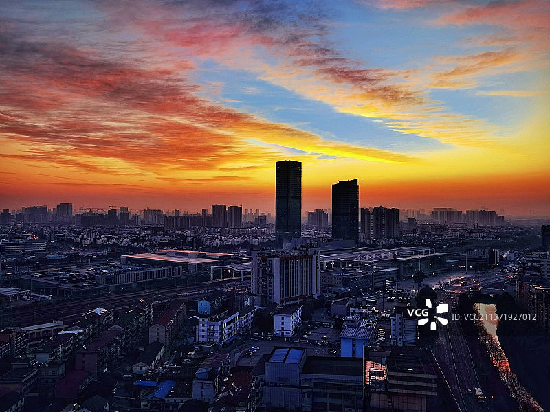 城市客厅，常州火车站南广场朝霞，春运，图片素材