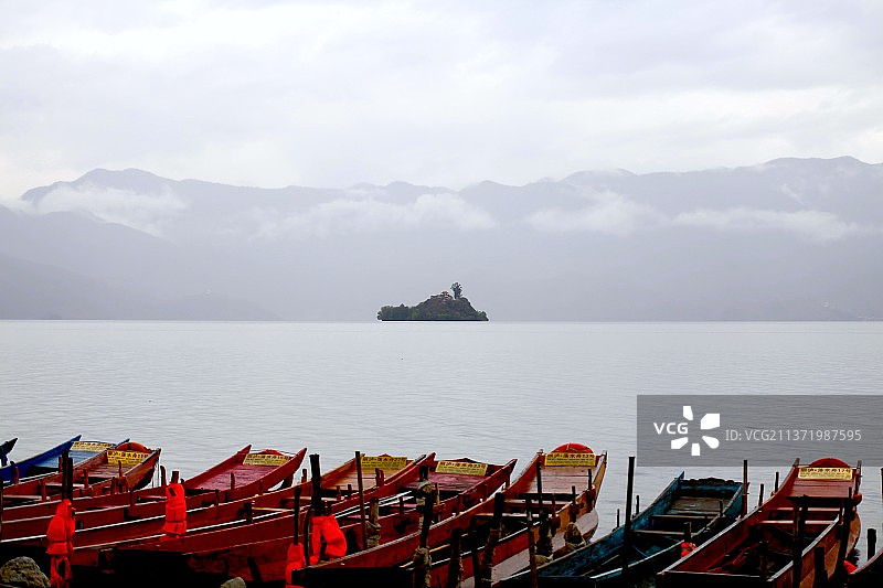 泸沽湖，风云变幻的洛克岛图片素材