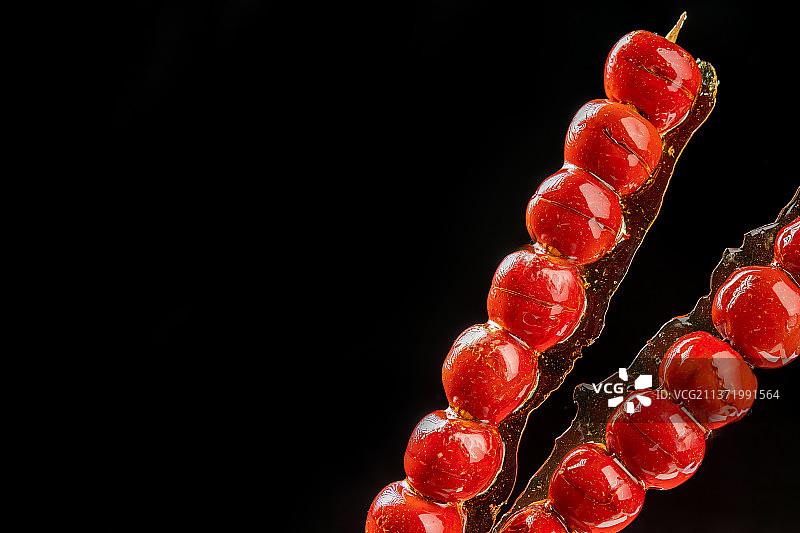 冰糖葫芦特写黑色背景图片素材