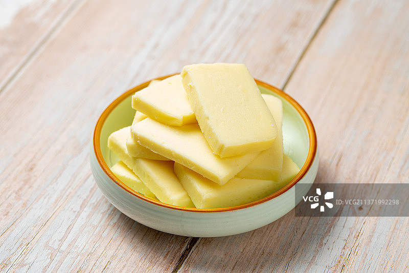 奶豆腐特写木桌面背景图片素材