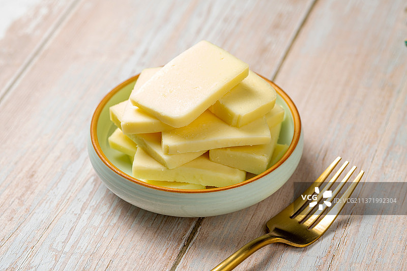 奶豆腐特写木桌面背景图片素材