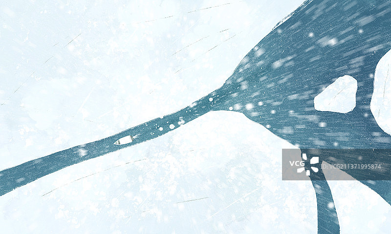 小船行驶在两岸结冰的河道上图片素材