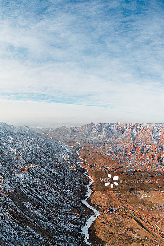 冬季中国新疆温宿县雅丹地貌航拍图片素材