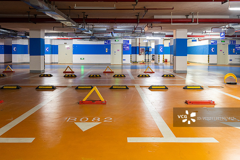 小区地下室图片素材