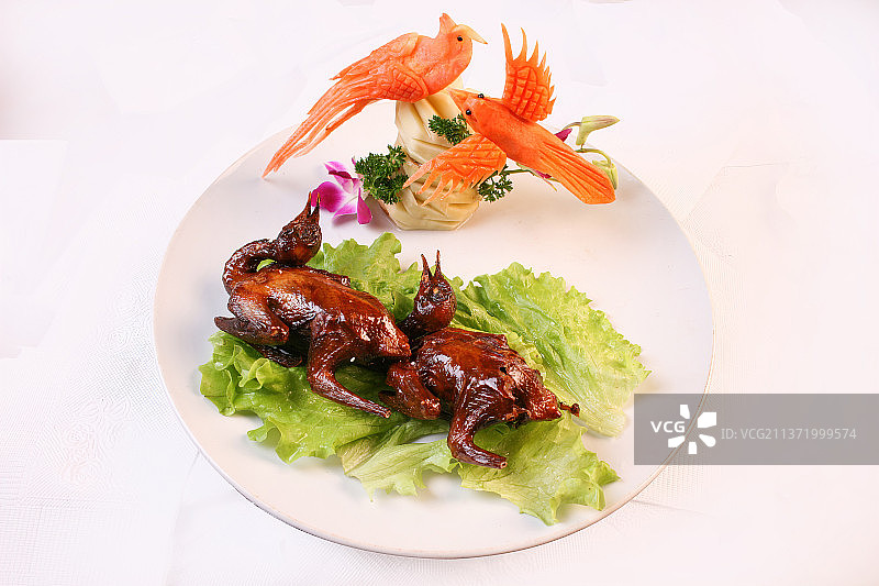中餐美食-脆皮乳鸽图片素材