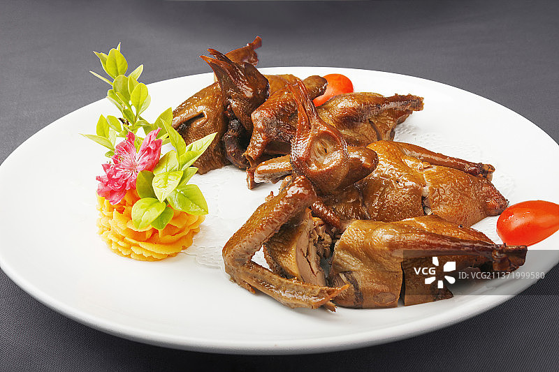 中餐美食-脆皮乳鸽图片素材