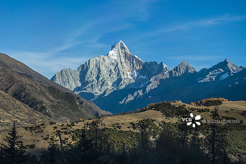 四川甘孜稻城 格聂神山图片素材