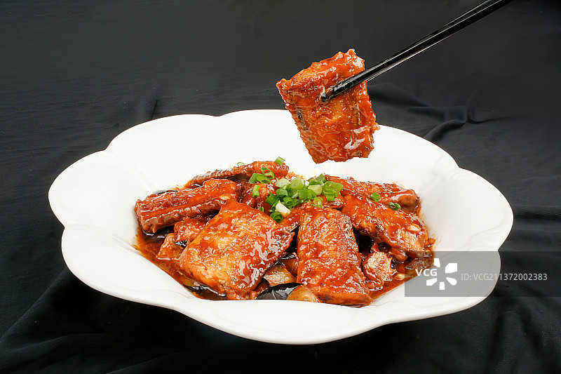 中餐美食-茄子焖带鱼图片素材