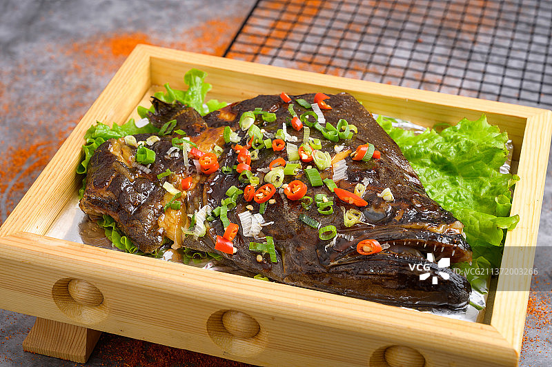 中餐美食-红烧鲽鱼头图片素材