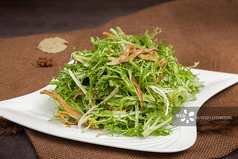 中餐美食-丁香鱼拌苦菊图片素材