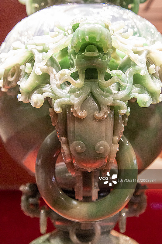 北京：中国工艺美术馆·中国非物质文化遗产馆——玉雕 翡翠花薰 含香聚瑞（翡翠“四大国宝”之一）图片素材