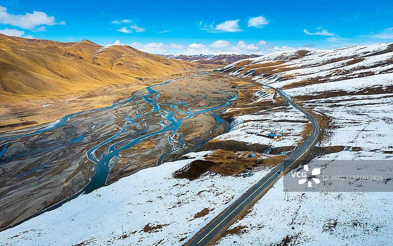 青海玉树曲麻莱县秋智乡三江源国家公园黄河源头雪山公路自驾游旅行自然风光图片素材