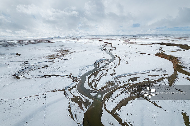 青海三江源国家公园曲麻莱县黄河源头卡日曲冬季雪原雪景风光图片素材