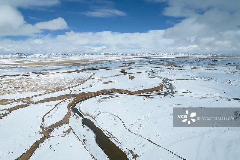 青海三江源国家公园曲麻莱县黄河源头卡日曲冬季雪原雪景风光图片素材