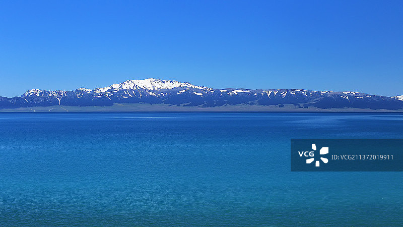 冰心玉洁的赛里木湖图片素材