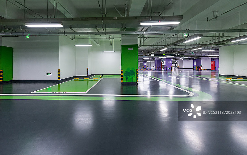 昆明恒隆广场地下停车场图片素材