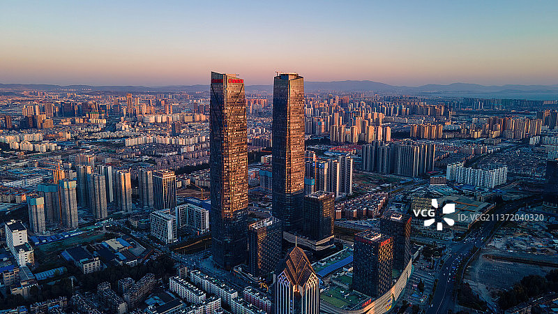 航拍云南昆明地标建筑昆明双塔图片素材