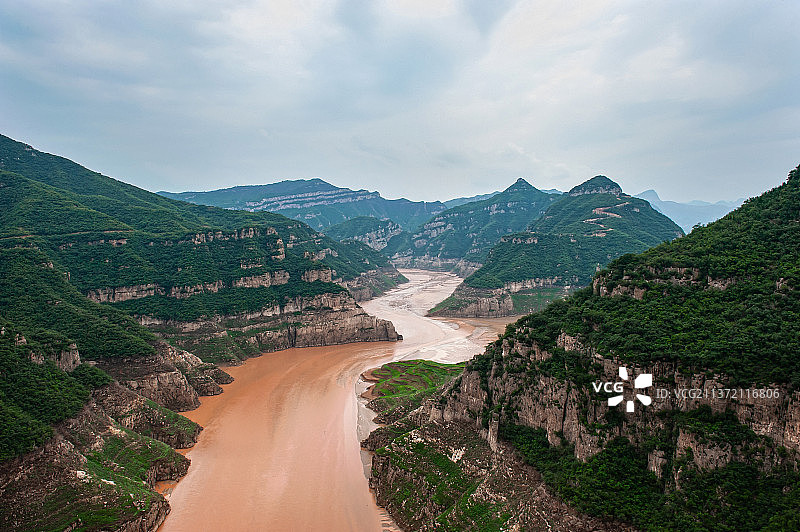 黄河三峡枯水期的画意山水图片素材