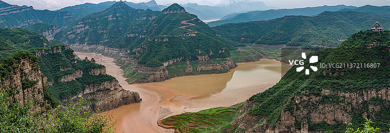 黄河三峡枯水期的画意山水图片素材