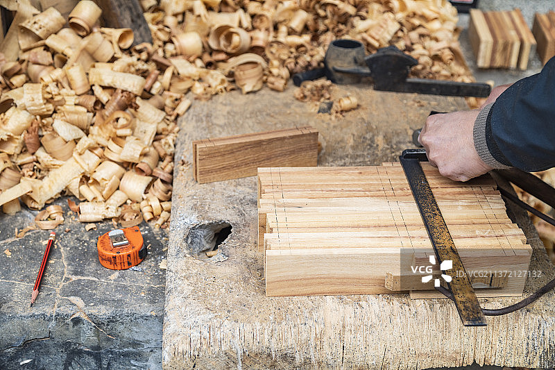 工作中的木匠图片素材